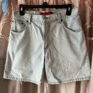 Classic Levi Jeans Light Wash Denim Shorts Vintage mom jeans 90’s style